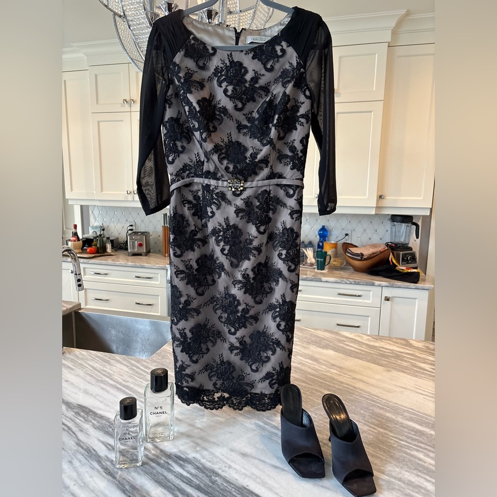 Mother of the🍾 bride or best🥂 wedding guest, auntie Teri Jon  dress size 6🍾🥂
